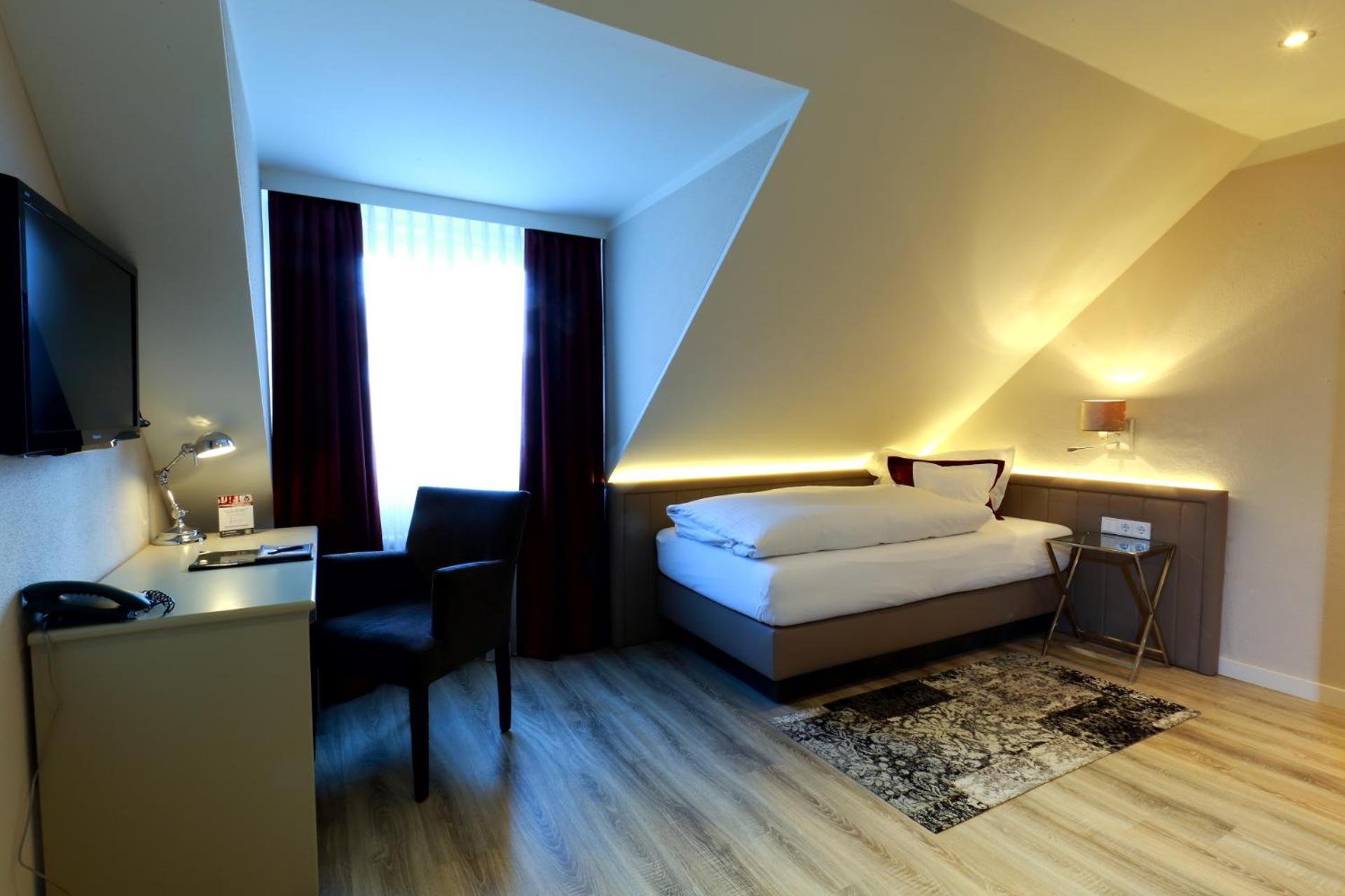 Hotel Waldkrug Delbrück Екстериор снимка