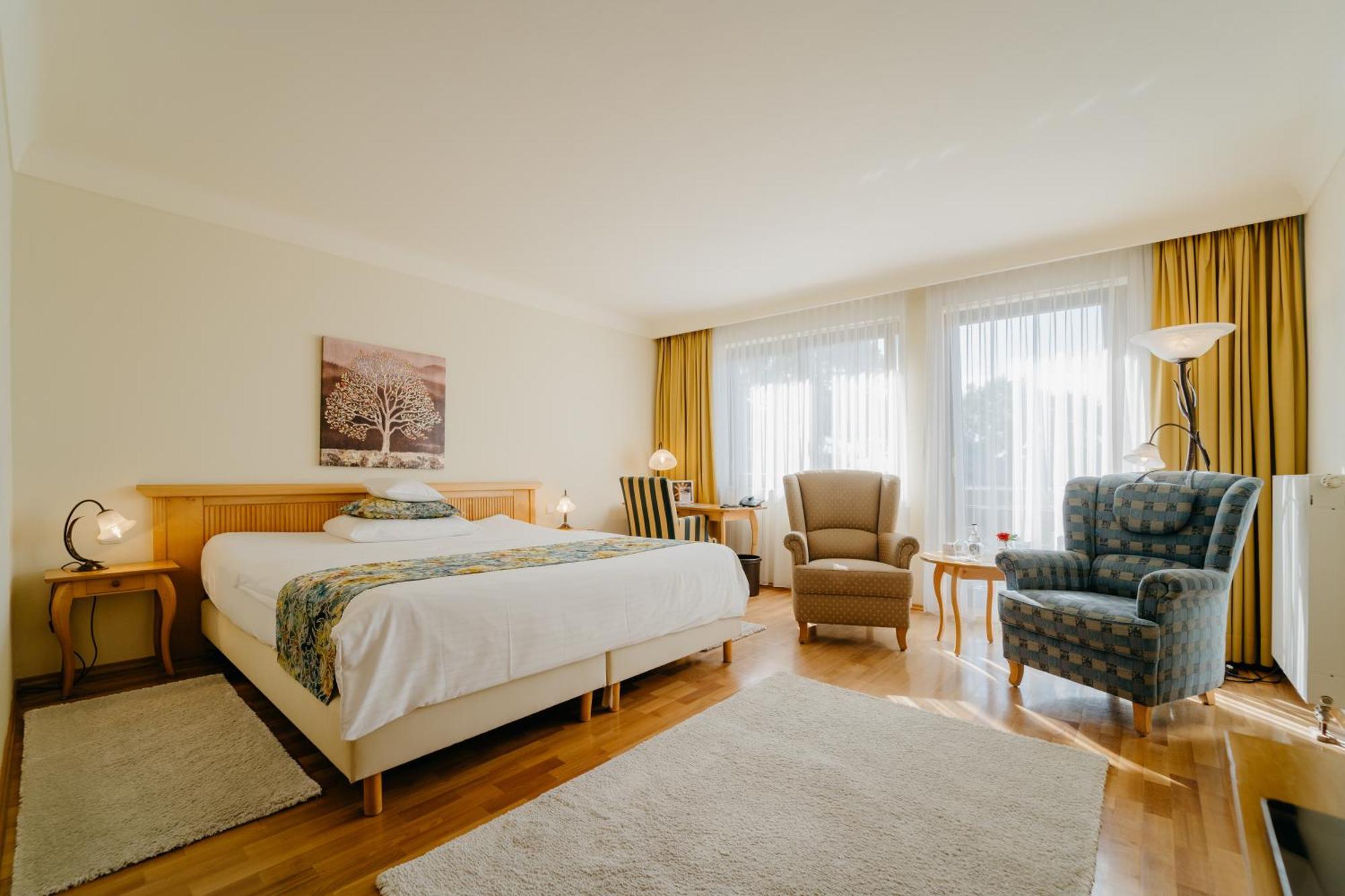 Hotel Waldkrug Delbrück Екстериор снимка