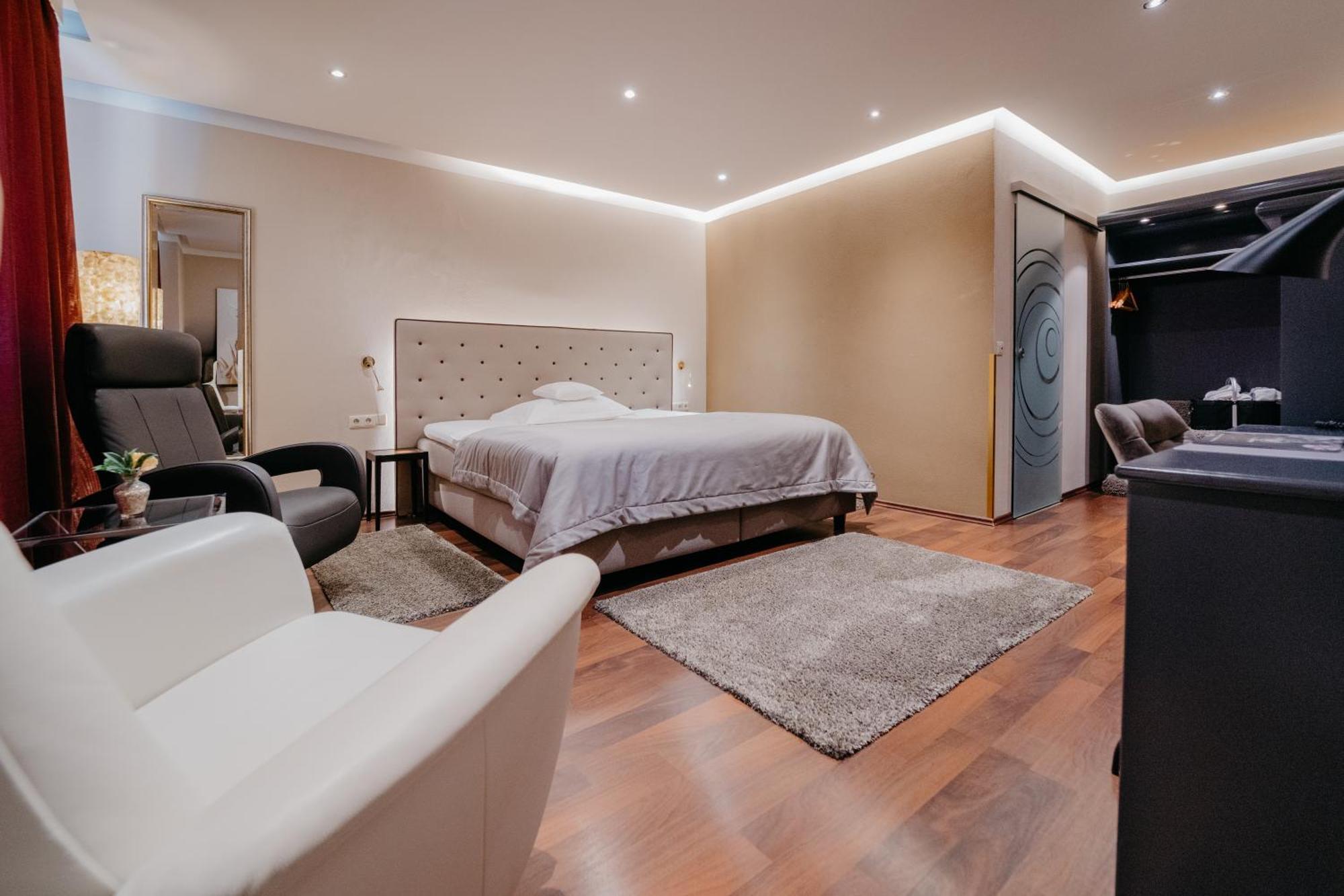 Hotel Waldkrug Delbrück Екстериор снимка