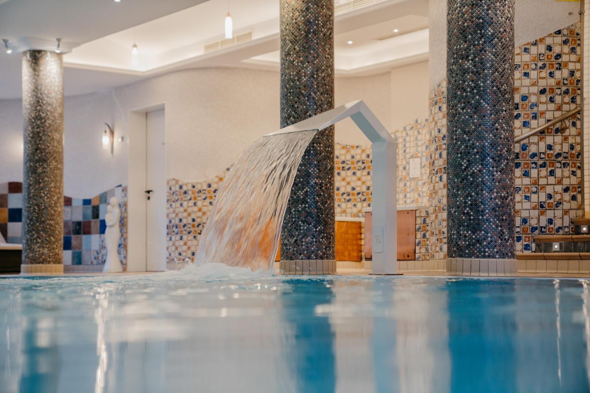 Hotel Waldkrug Delbrück Екстериор снимка