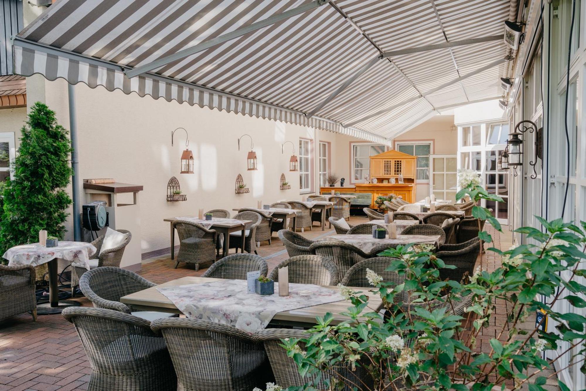 Hotel Waldkrug Delbrück Екстериор снимка
